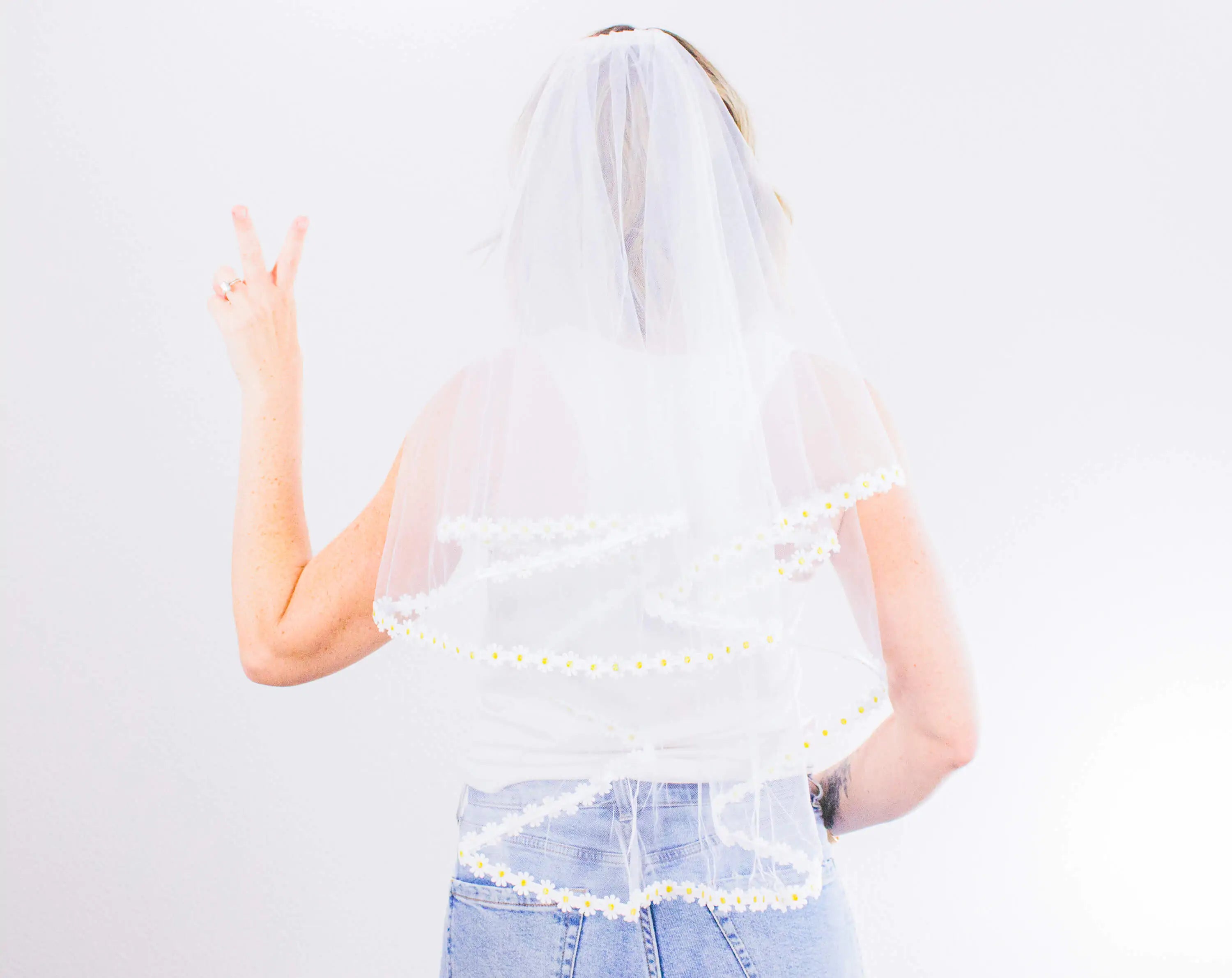 Daisy Trim 90's Bachelorette Party Veil